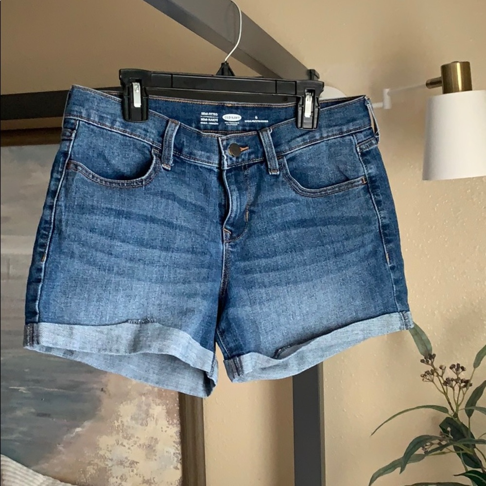 Mid rise boyfriend shorts